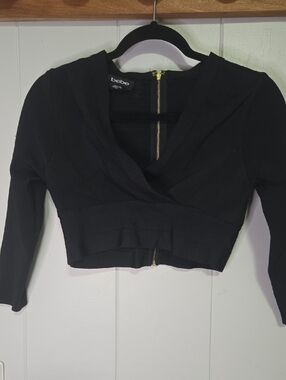 bebe Black Cropped V-Neck Long Sleeve Top with Gold Zipper